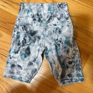 Lululemon Athletica Blue Tie-Dye Leggings size 2